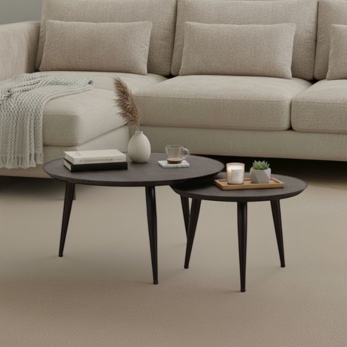 Sfeerafbeelding van de salontafel set van twee in zwart. 