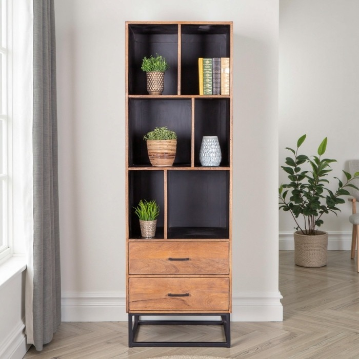 Mangohouten boekenkast met twee laden en open vakken.