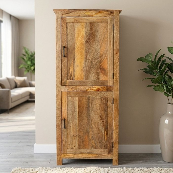 Kast van mangohout met twee deuren