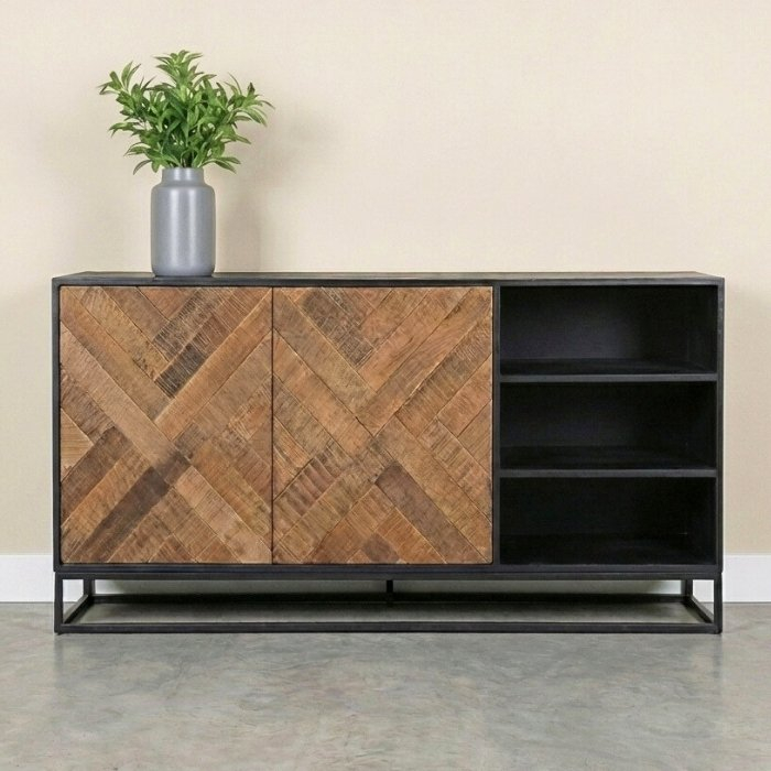 Dressoir mangohout met 2 visgraat deuren en 3 open vakken.