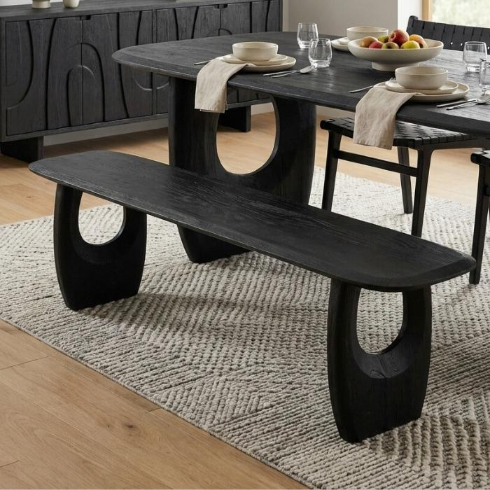 Eettafel bankje van zwart hout.