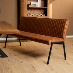 Eetkamerbank Tivoli Bull cognac 185 cm aan eettafel in sfeervolle eetkamer