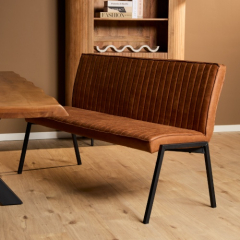 Eetkamerbank Tivoli cognac kunstleer 155 cm aan eettafel in sfeervolle eetkamer